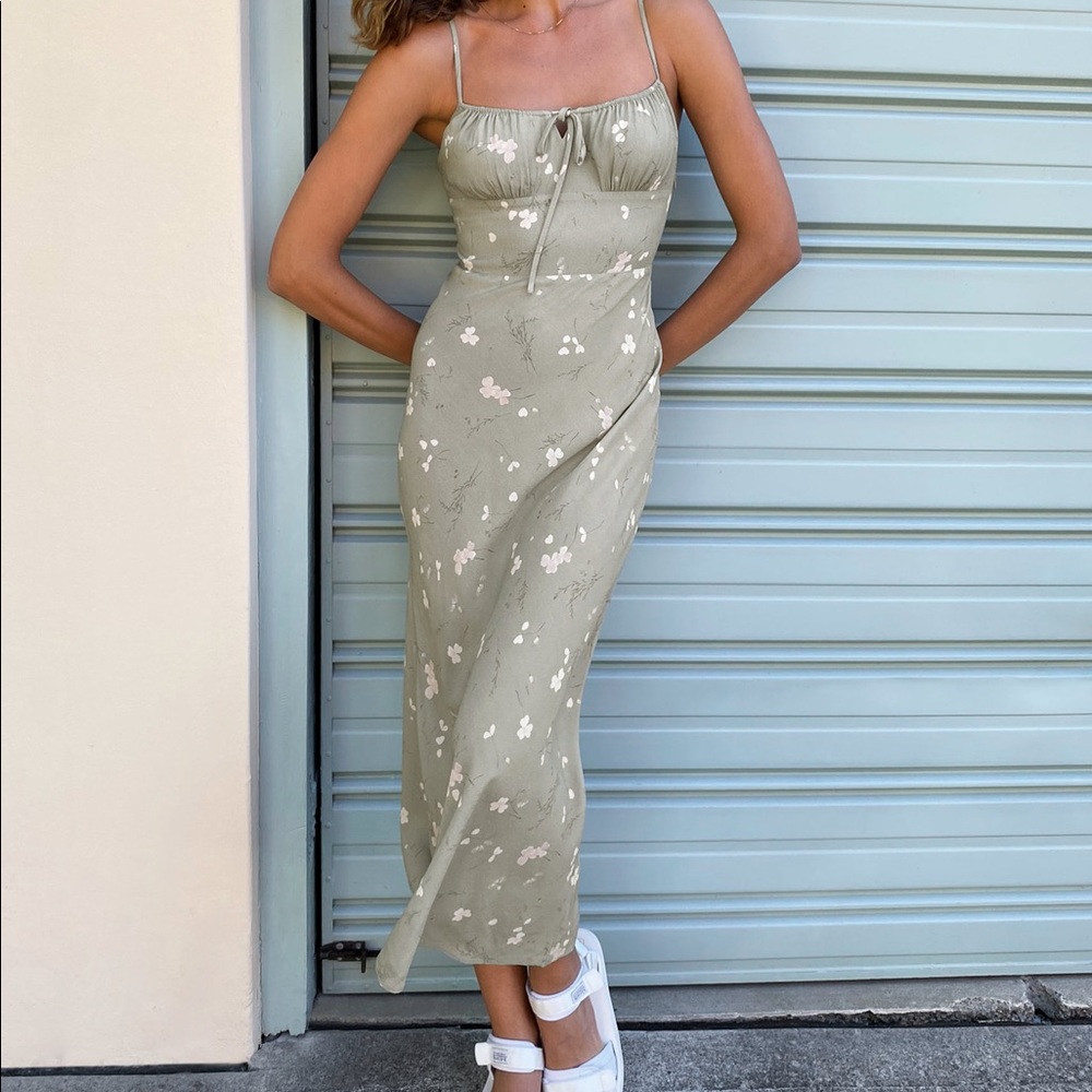 Aritzia Bellow dress size 6 NWT